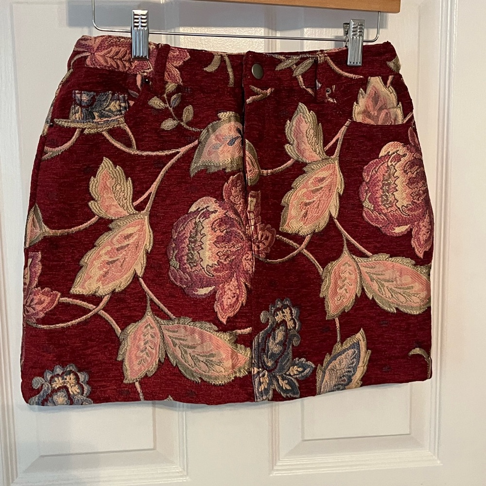 Winter mini skirt embroidered